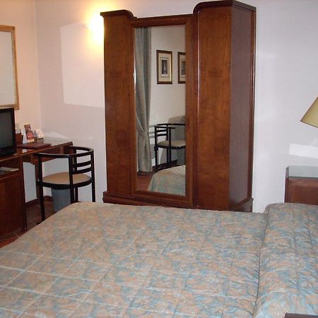 Hotel Palazzo Bocci Спелло Экстерьер фото
