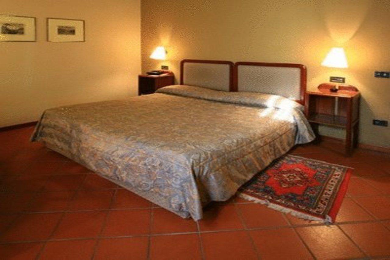Hotel Palazzo Bocci Спелло Экстерьер фото