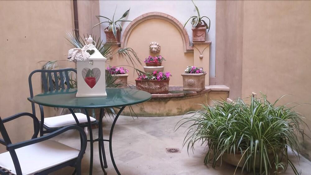 Hotel Palazzo Bocci Спелло Экстерьер фото
