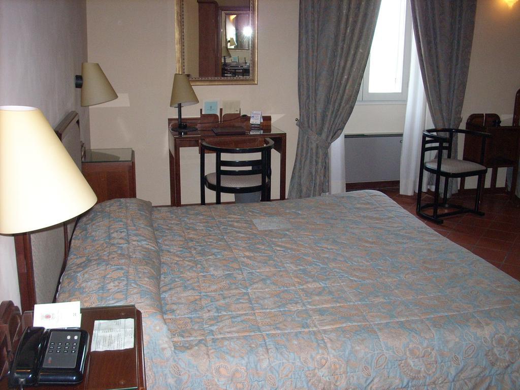 Hotel Palazzo Bocci Спелло Экстерьер фото